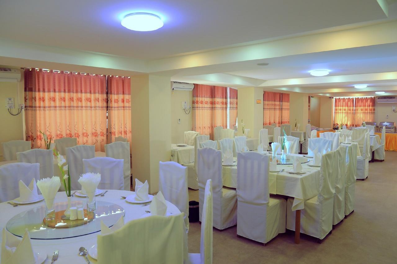 King & Queen Hotel Monywa Exteriör bild