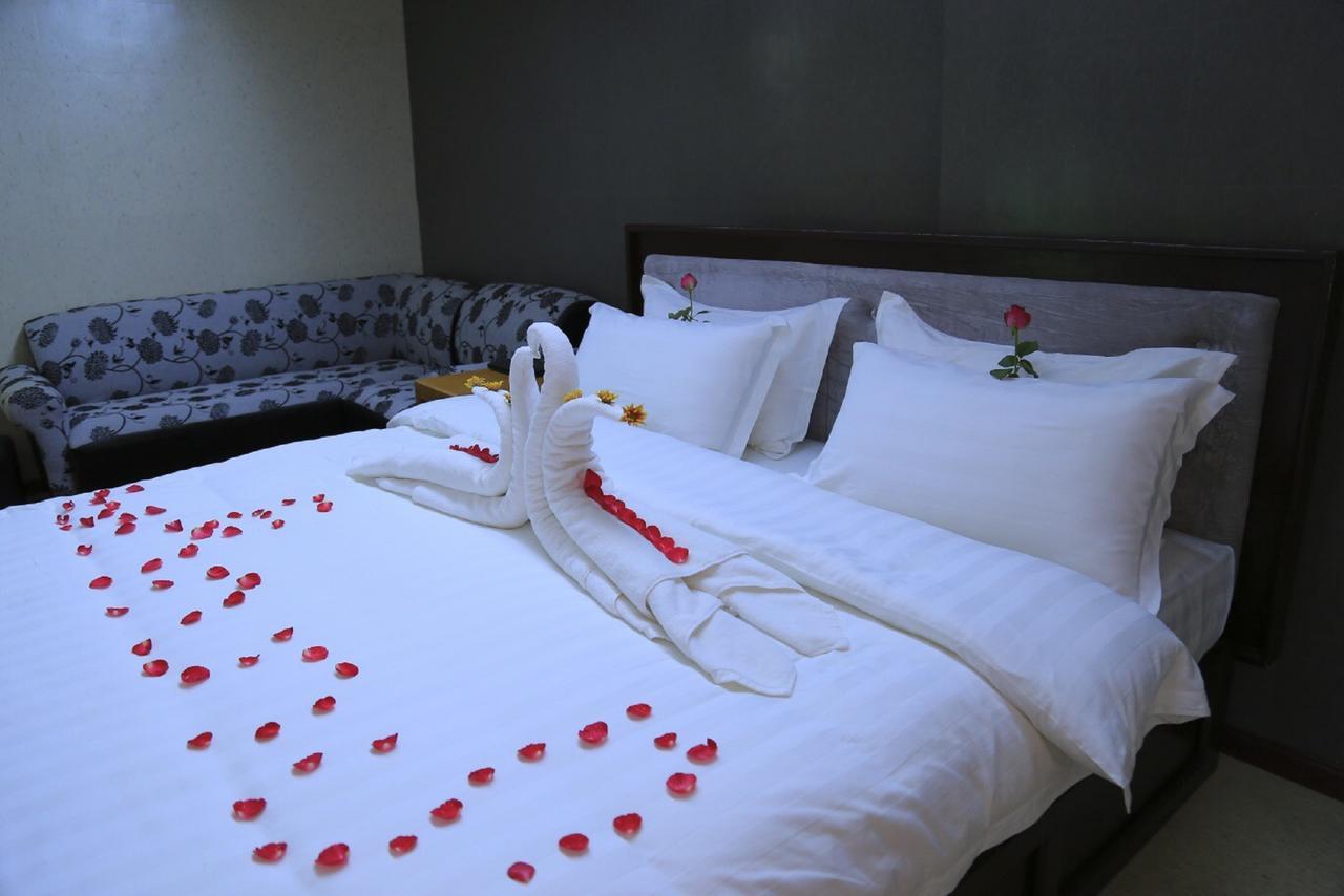 King & Queen Hotel Monywa Exteriör bild